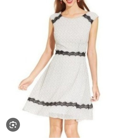 Betsey Johnson Dresses & Skirts - Betsey Johnsom Black White Polka Dot Lace Trim Lined Sleeveless Dress Sz 8